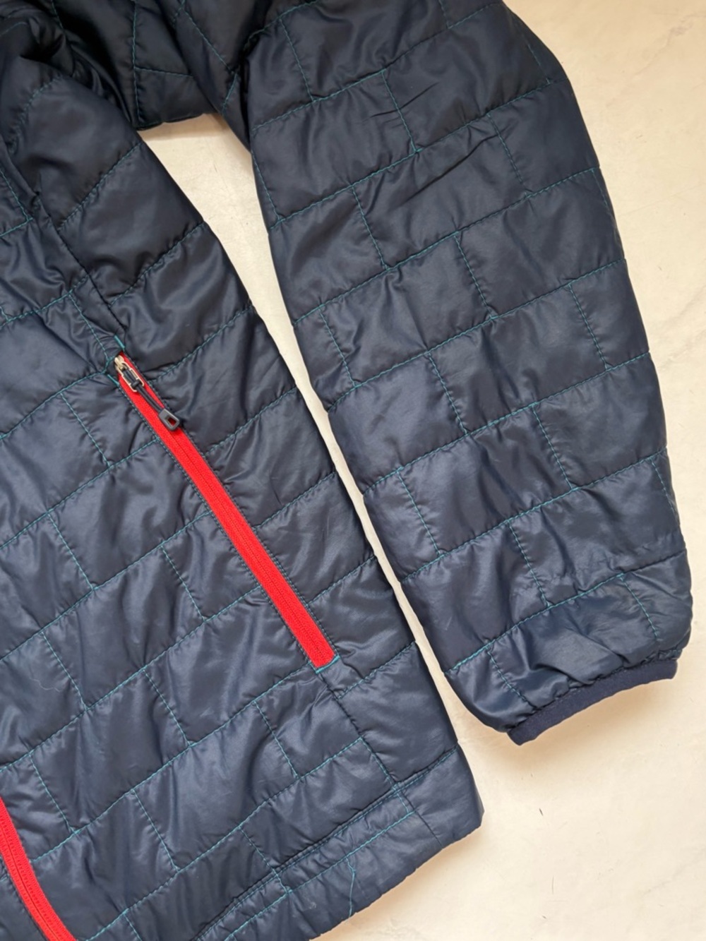 Patagonia Men’s Medium Navy Blue Red Nano Puff Jacket Outdoor Travel Hiking - Picture 6 of 8